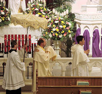 http://www.catholicculture.org/culture/liturgicalyear/pictures/altar_repose_maundy.jpg